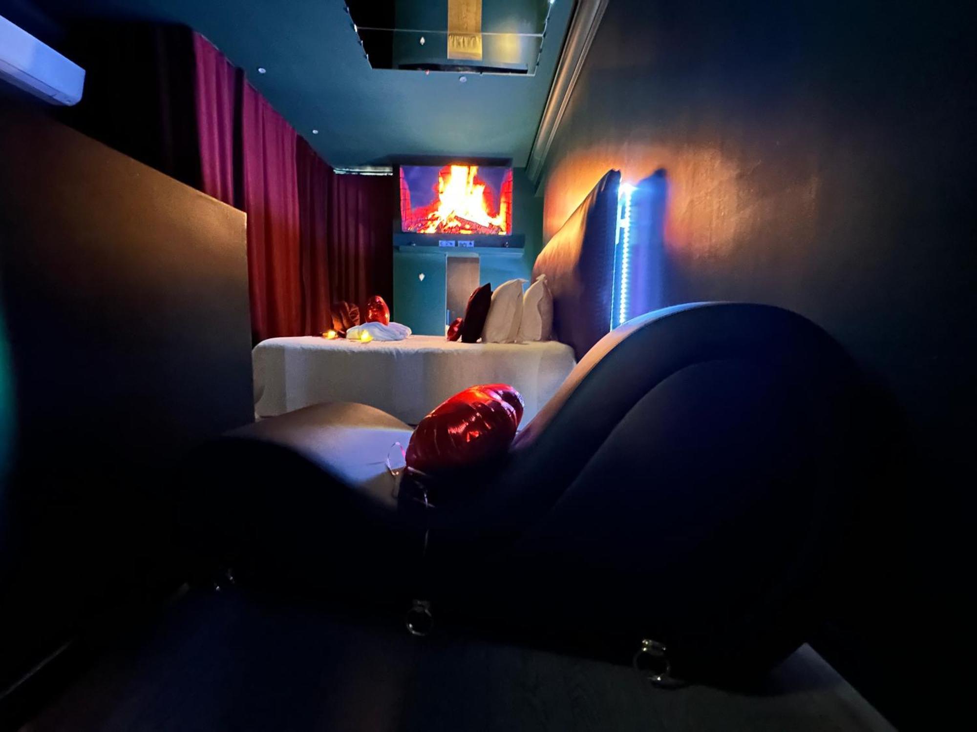 בורדו Mieuxqualhotel Jacuzzi Privatif Velvet Desire מראה חיצוני תמונה