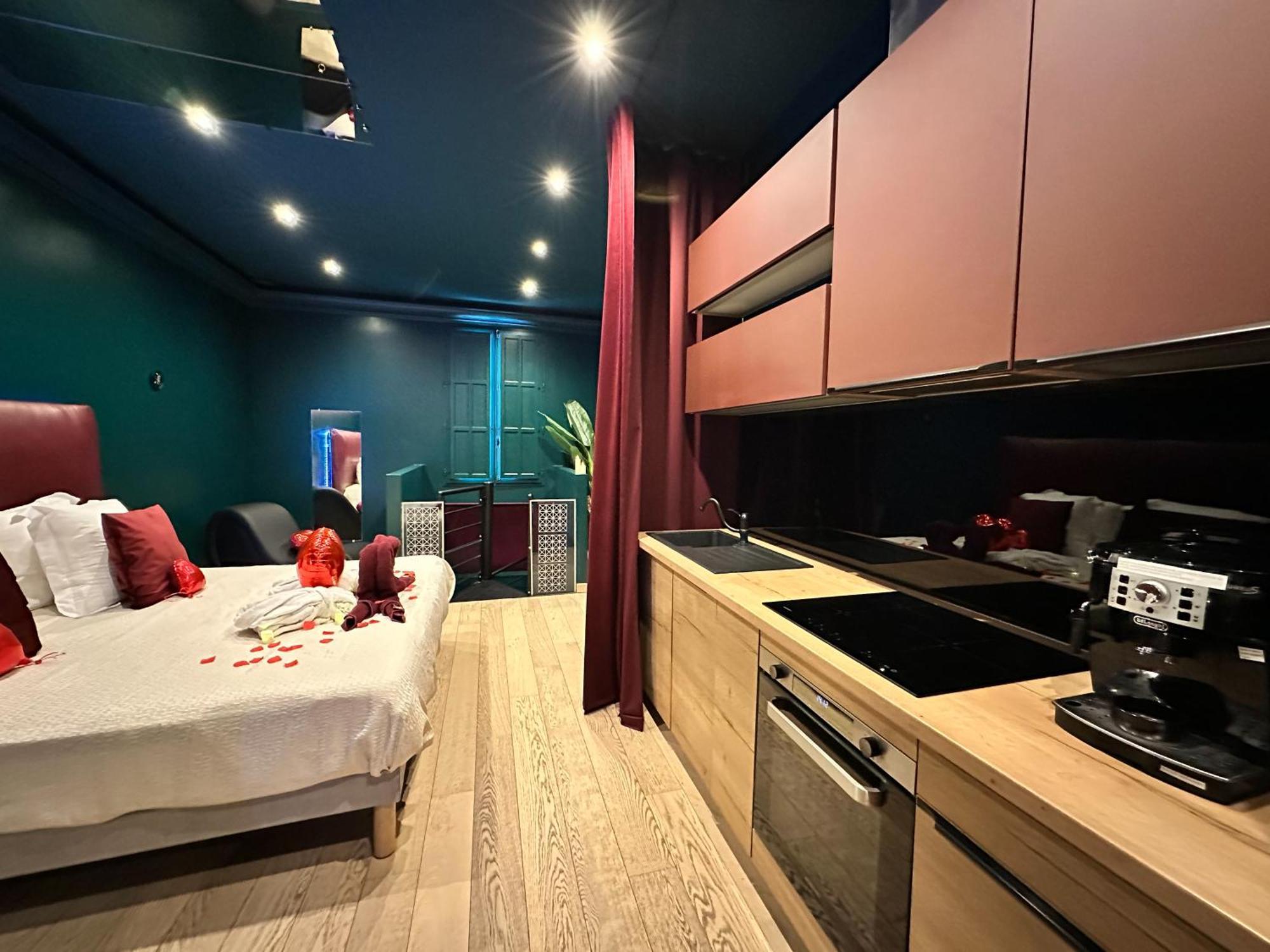 בורדו Mieuxqualhotel Jacuzzi Privatif Velvet Desire מראה חיצוני תמונה