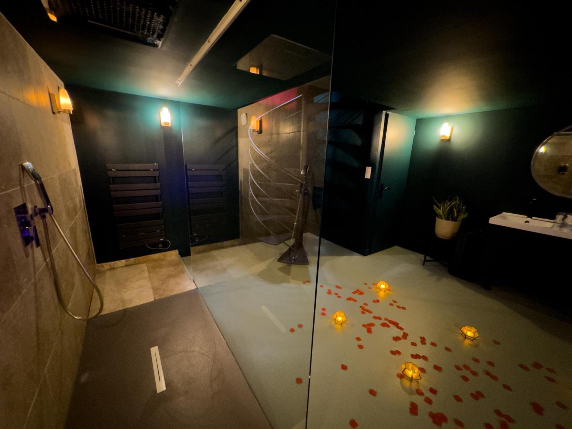 בורדו Mieuxqualhotel Jacuzzi Privatif Velvet Desire מראה חיצוני תמונה