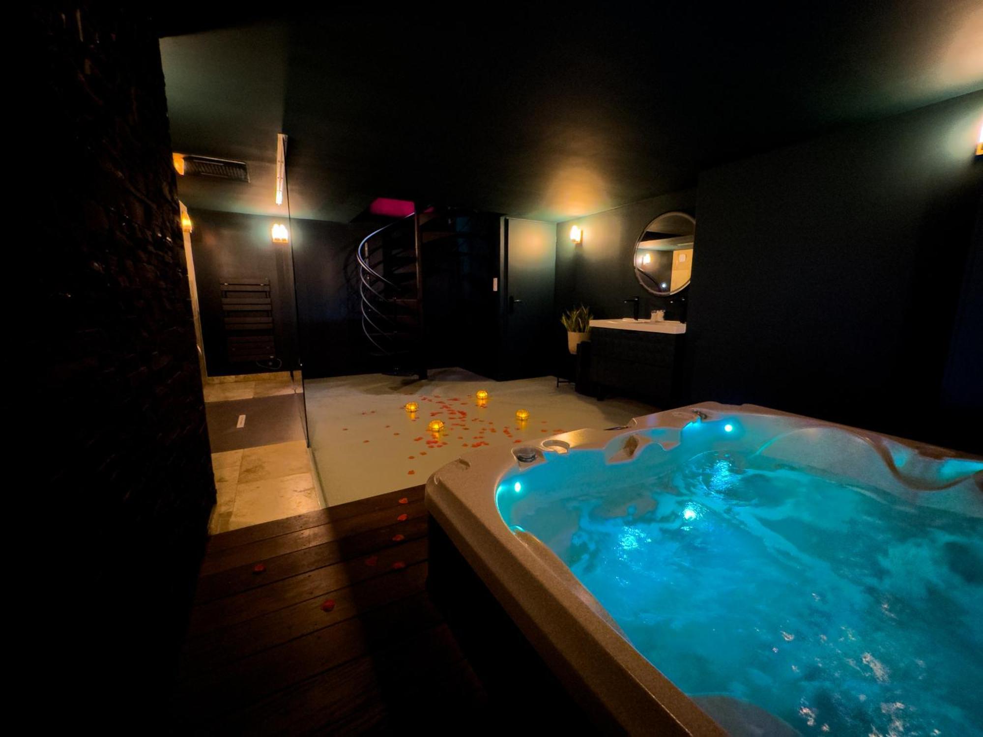 בורדו Mieuxqualhotel Jacuzzi Privatif Velvet Desire מראה חיצוני תמונה