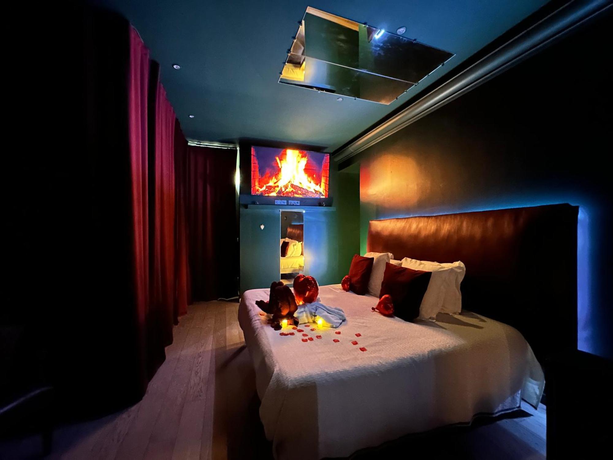 בורדו Mieuxqualhotel Jacuzzi Privatif Velvet Desire מראה חיצוני תמונה