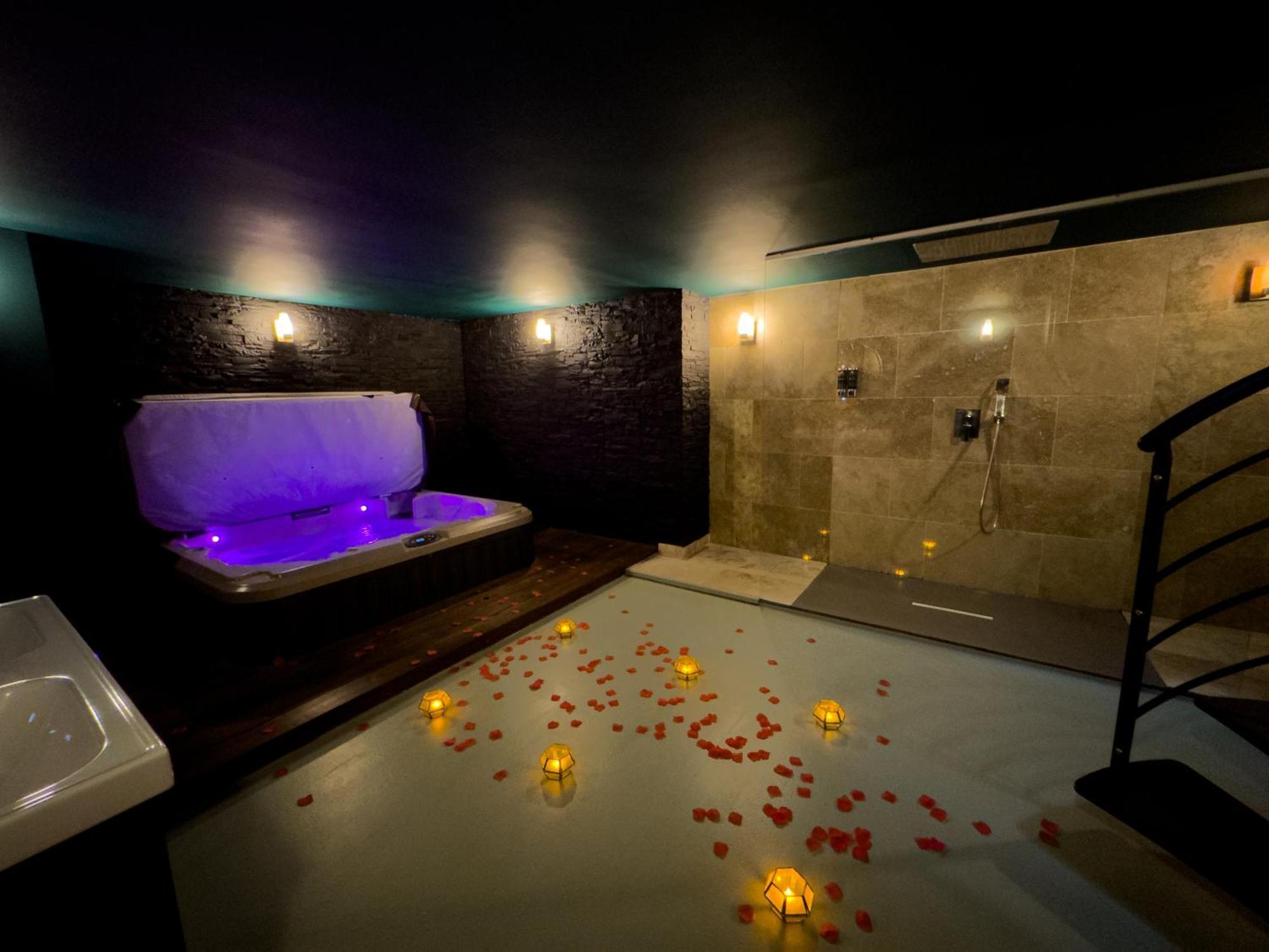 בורדו Mieuxqualhotel Jacuzzi Privatif Velvet Desire מראה חיצוני תמונה
