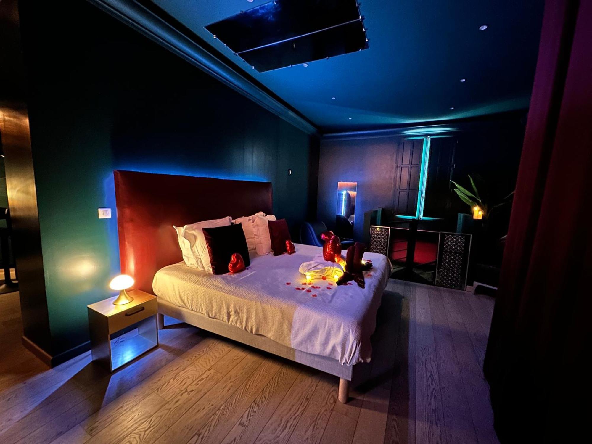 בורדו Mieuxqualhotel Jacuzzi Privatif Velvet Desire מראה חיצוני תמונה